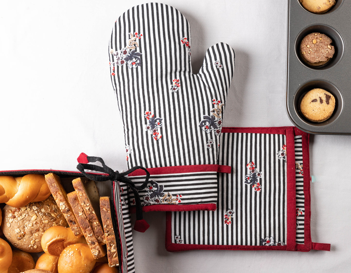 Naika Oven Mitt & Pot Holder set