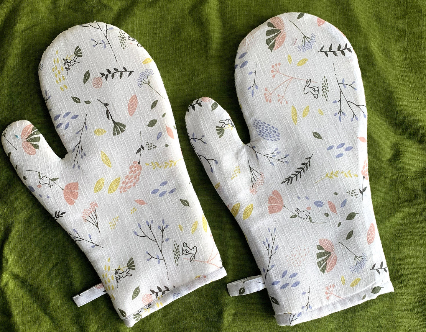 Subtle Spring Oven Mitts