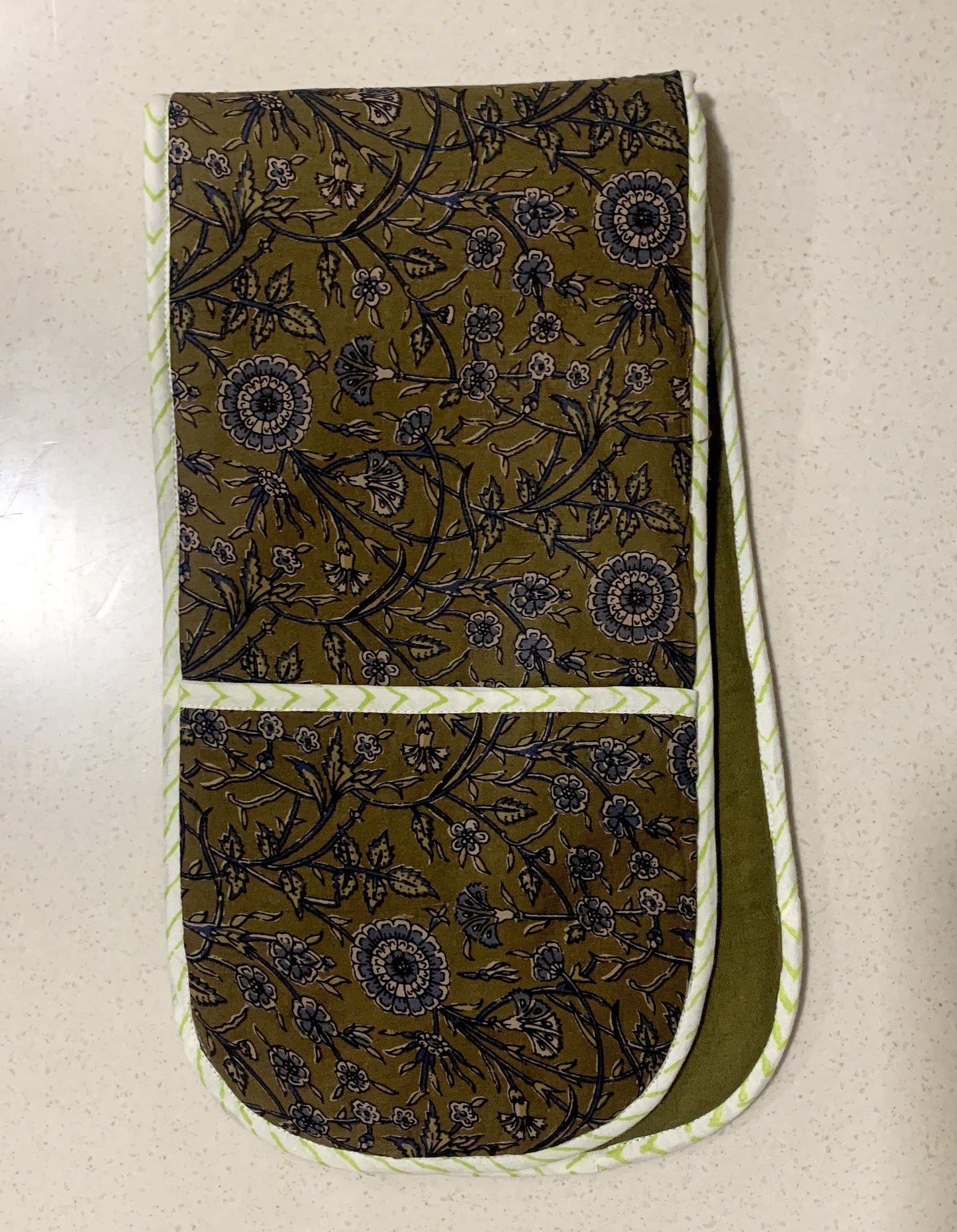 Olive Twigs Double Oven Mitts with contrast edge