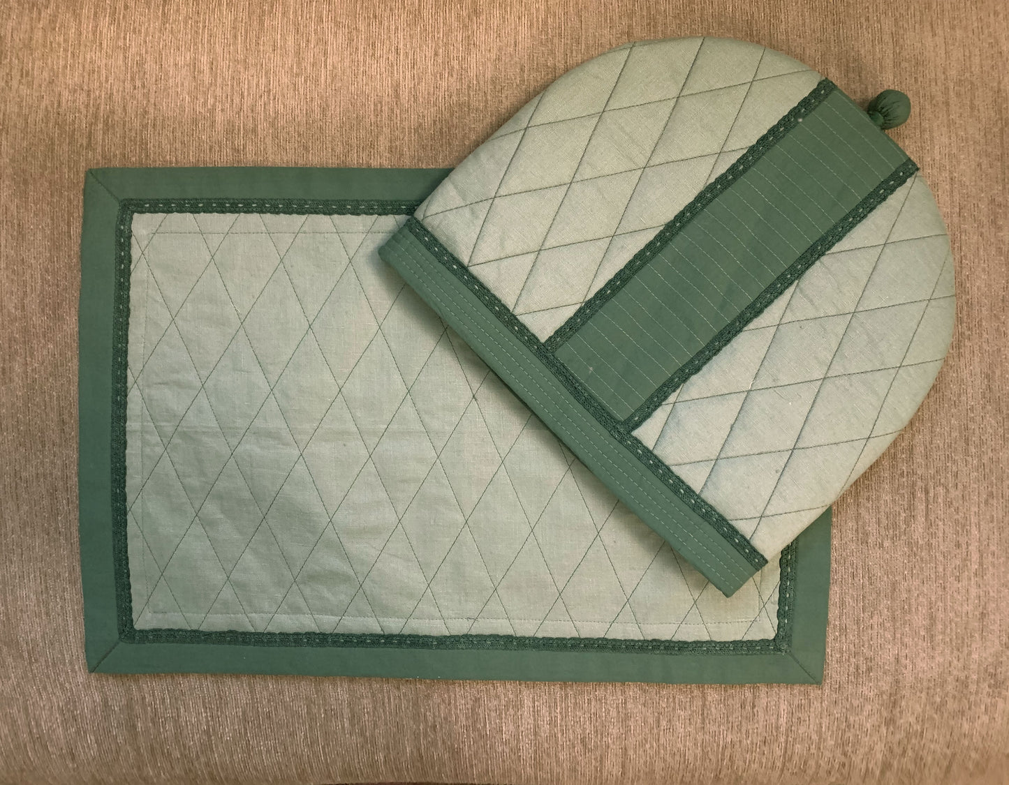 Harita Tea Cozy & Tray Cloth set