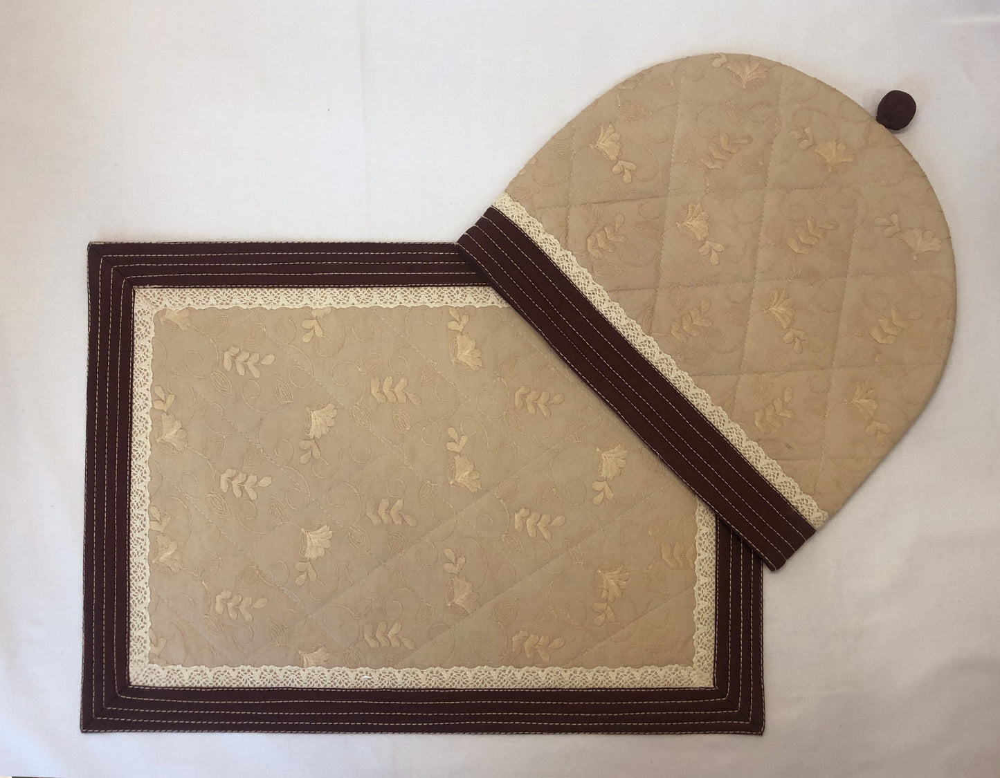 Dorrin Tea Cozy & Tray Cloth set