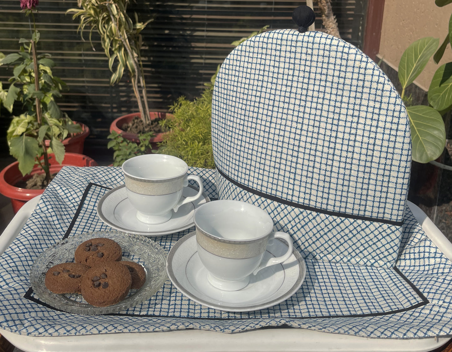 Faby Tea Cozy & Tray Cloth set