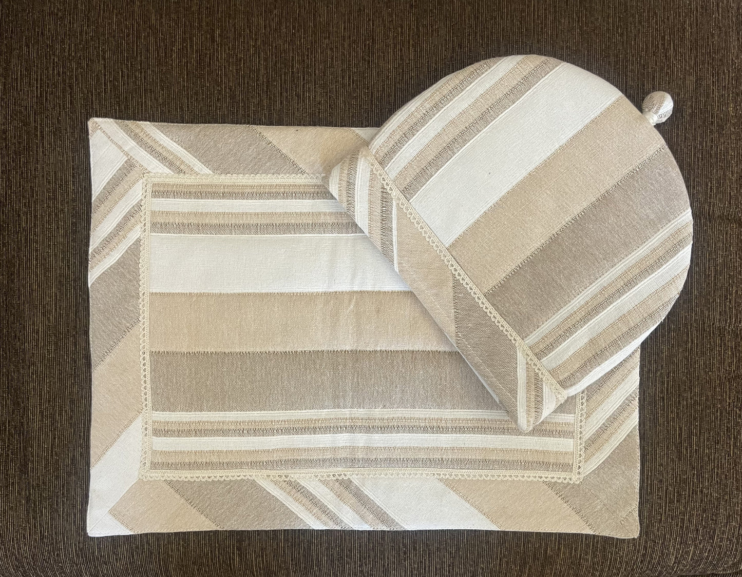 Kiwa Tea Cozy & Tray Cloth set