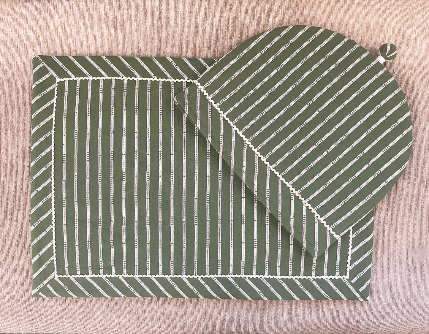 Valija Tea Cozy & Tray Cloth set