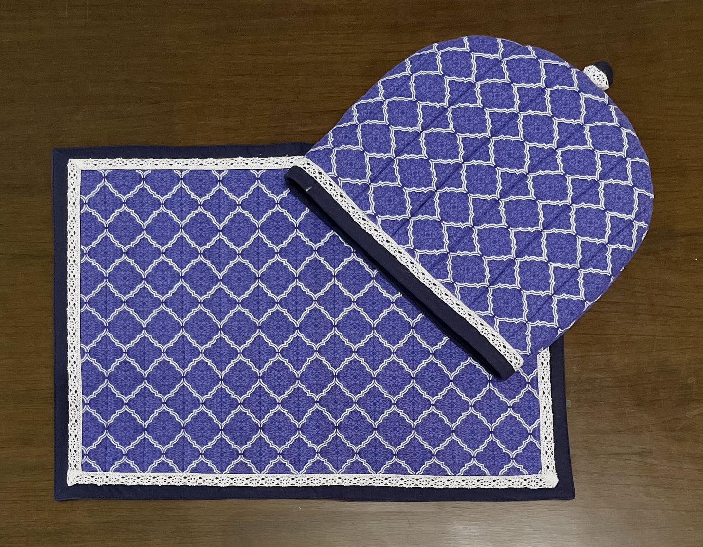 Ubika Tea Cozy & Tray Cloth set