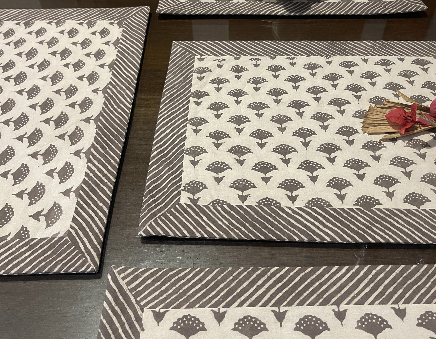 Meropi Placemats & Runner Set