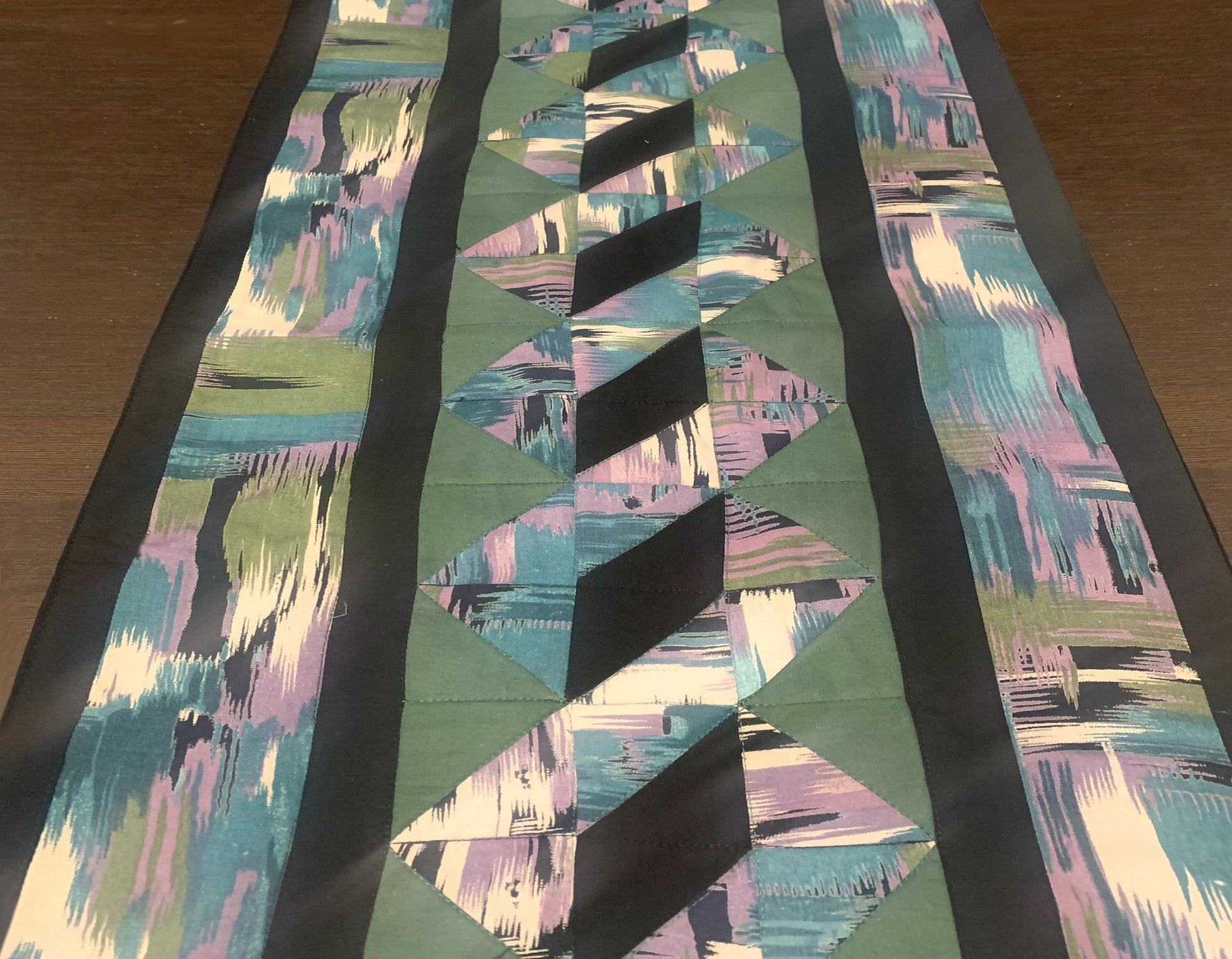 Table runner for glass