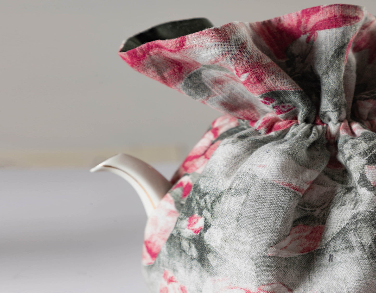 Suhani Tea Cozy & Tray Cloth set