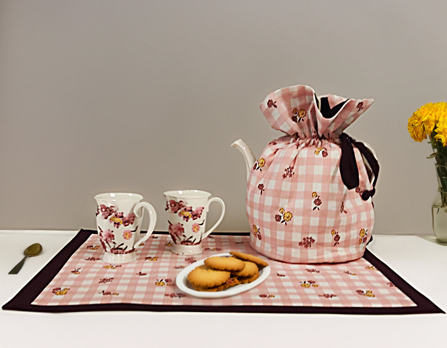 Trika Tea Cozy & Tray Cloth set