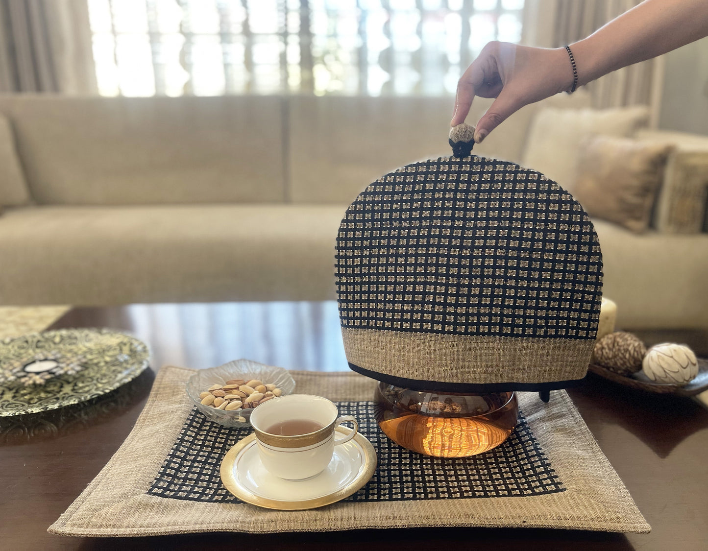 Geline Tea Cozy & Tray Cloth set