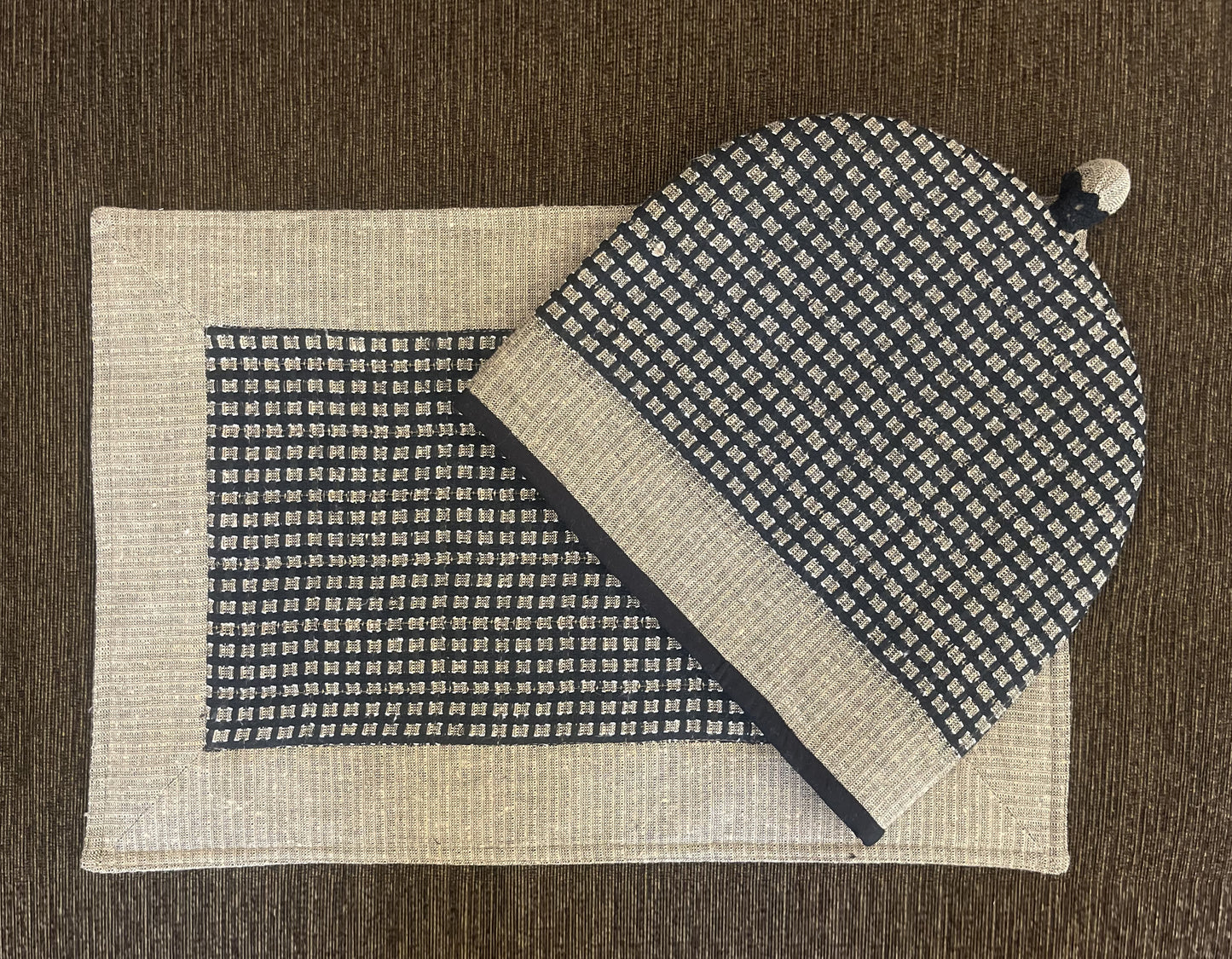 Geline Tea Cozy & Tray Cloth set