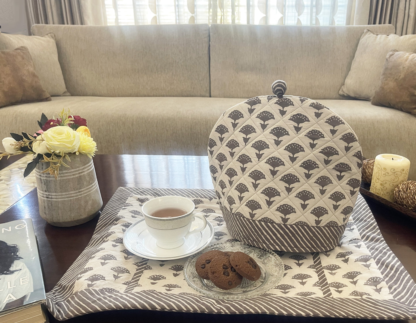 Oline Tea Cozy & Tray Cloth set