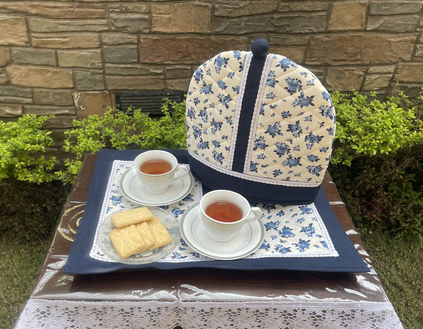 Erwin Tea Cozy & Tray Cloth set