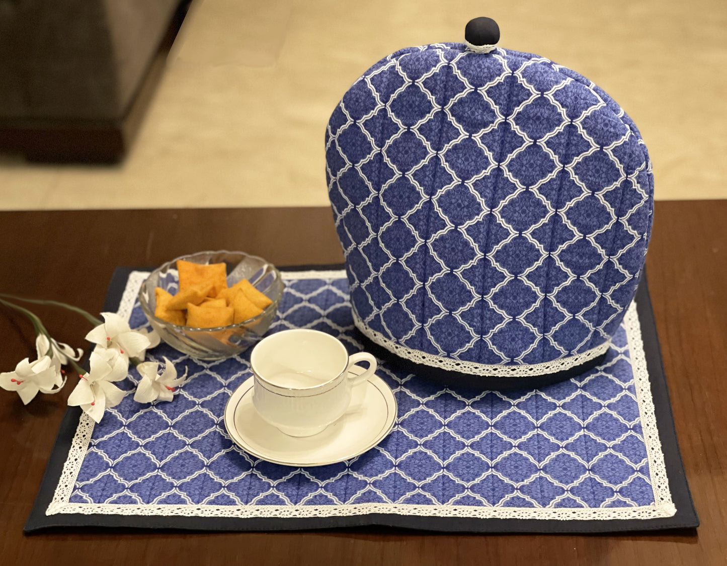 Ubika Tea Cozy & Tray Cloth set