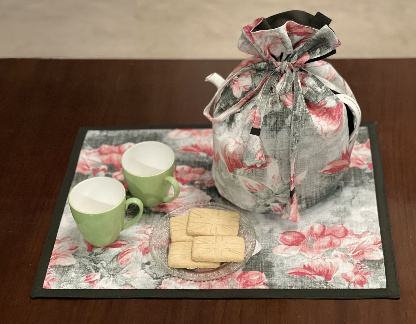 Suhani Tea Cozy & Tray Cloth set